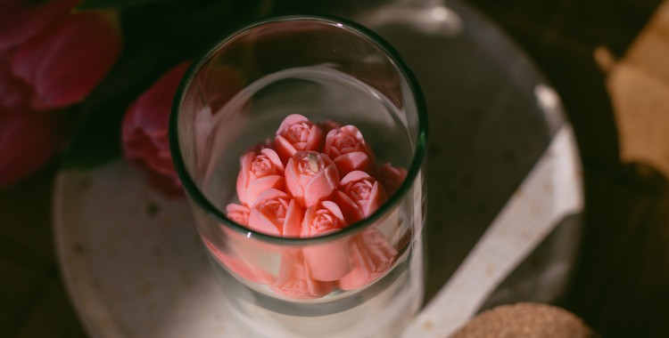 darek k narozeninam svicka tulipany